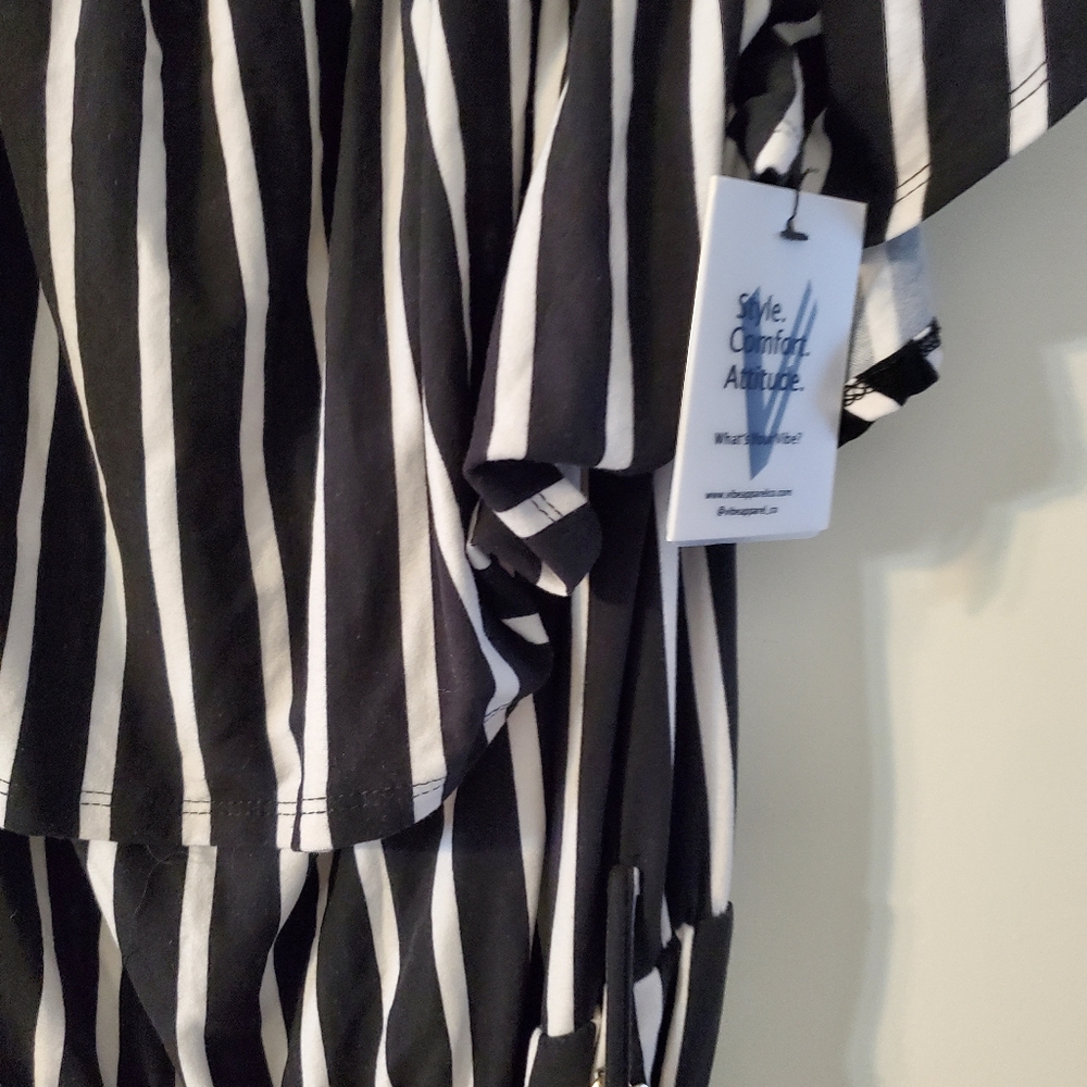 Black white NWT stripe Vibe ladies jumpsuit - Picture 3 of 6